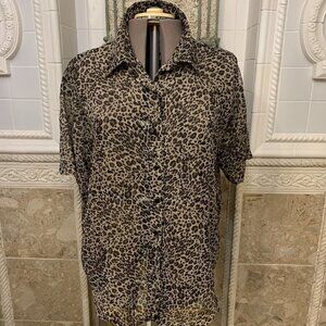 Team Plus. Size 2X. Sheer Animal Print Tunic. Poly. Short Sleeve. B58